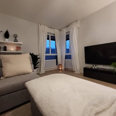 View Lovely 3bed-2bath Full Furnished. *